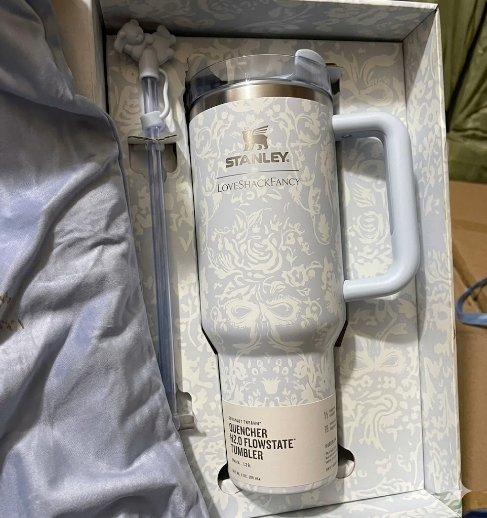 Stanley 1913 x LoveShackFancy Quencher H2.0 Flowstate™ Tumbler | 40 Oz | Tosscana Toille Alpine Blue