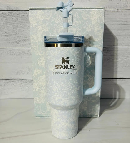 Stanley x LoveShackFancy Holiday Quencher H2.0 FlowState™ Tumbler 40oz – Coquette Bow Winter Ice