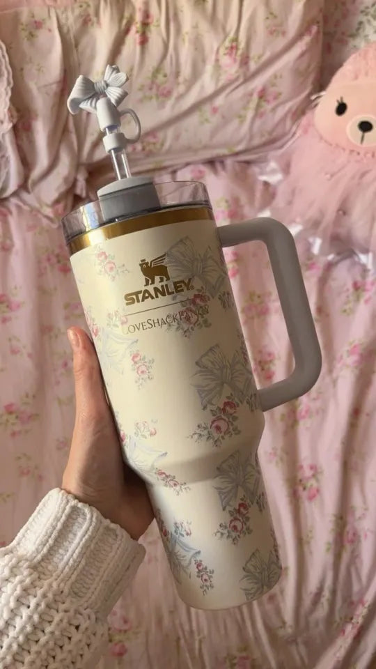 Stanley 1913 x LoveShackFancy Quencher H2.0 Flowstate™ Tumbler | 40 Oz | Tosscana Toille Alpine Blue
