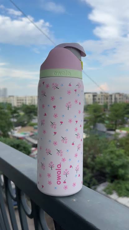 Owala FreeSip | 32 Oz | Cherry Blossom lilac